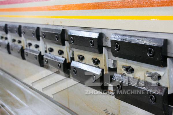 模具夾具.jpg 模具夾具.jpg