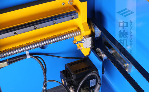 ZDPK-20032X軸配有滾珠絲桿及直線導(dǎo)軌，大功率伺服電機(jī)，鋼絲同步帶，能顯著提升X軸定位精度及速度 (2).jpg